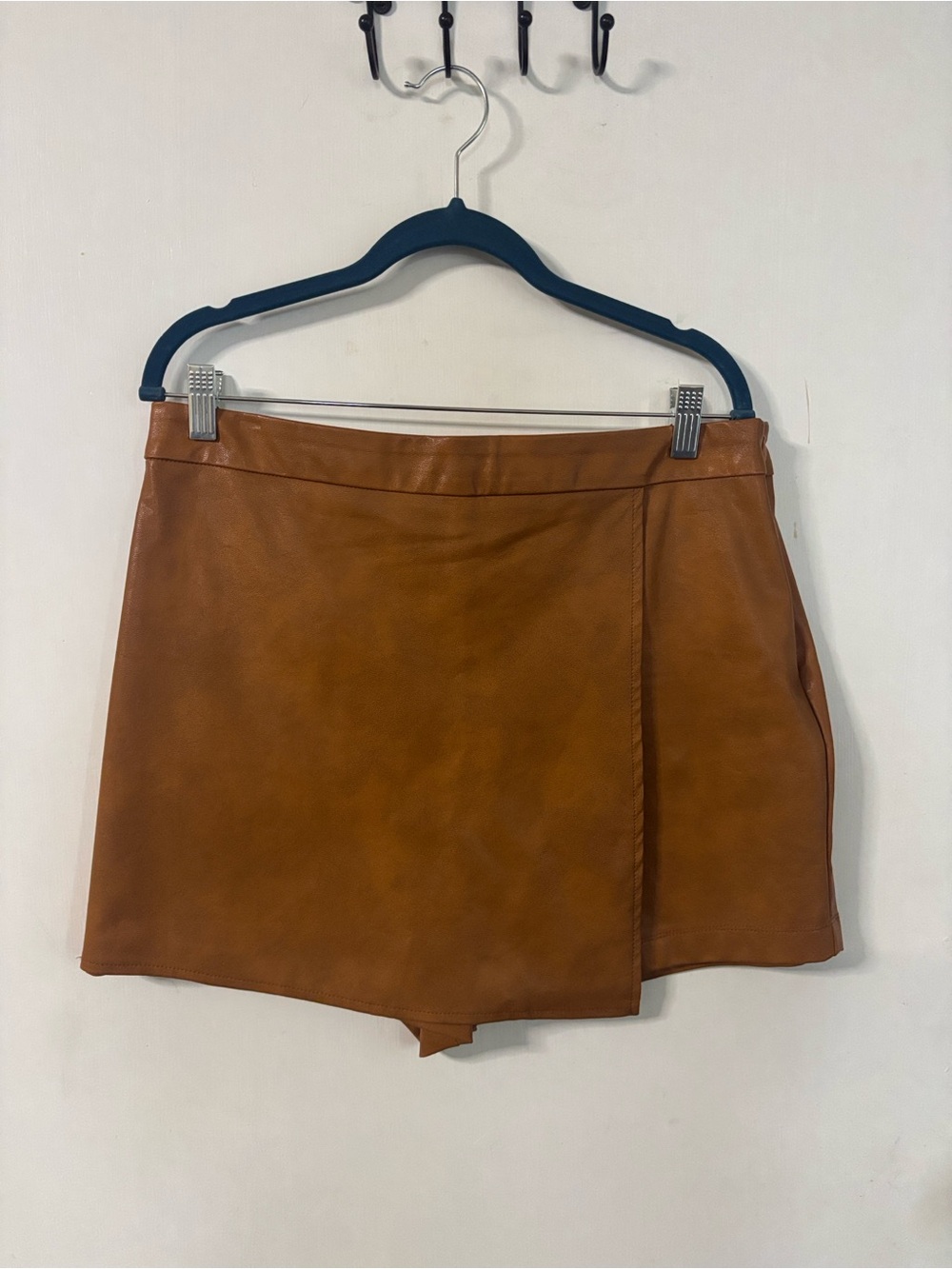 iris Faux Leather Skort in Cognac